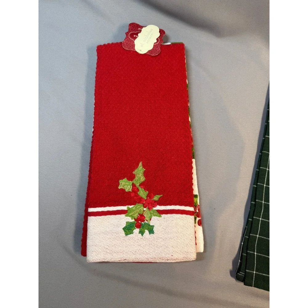 Lot‎ of 4 Christmas Kitchen Dish Towels Holiday Festive Gifting New